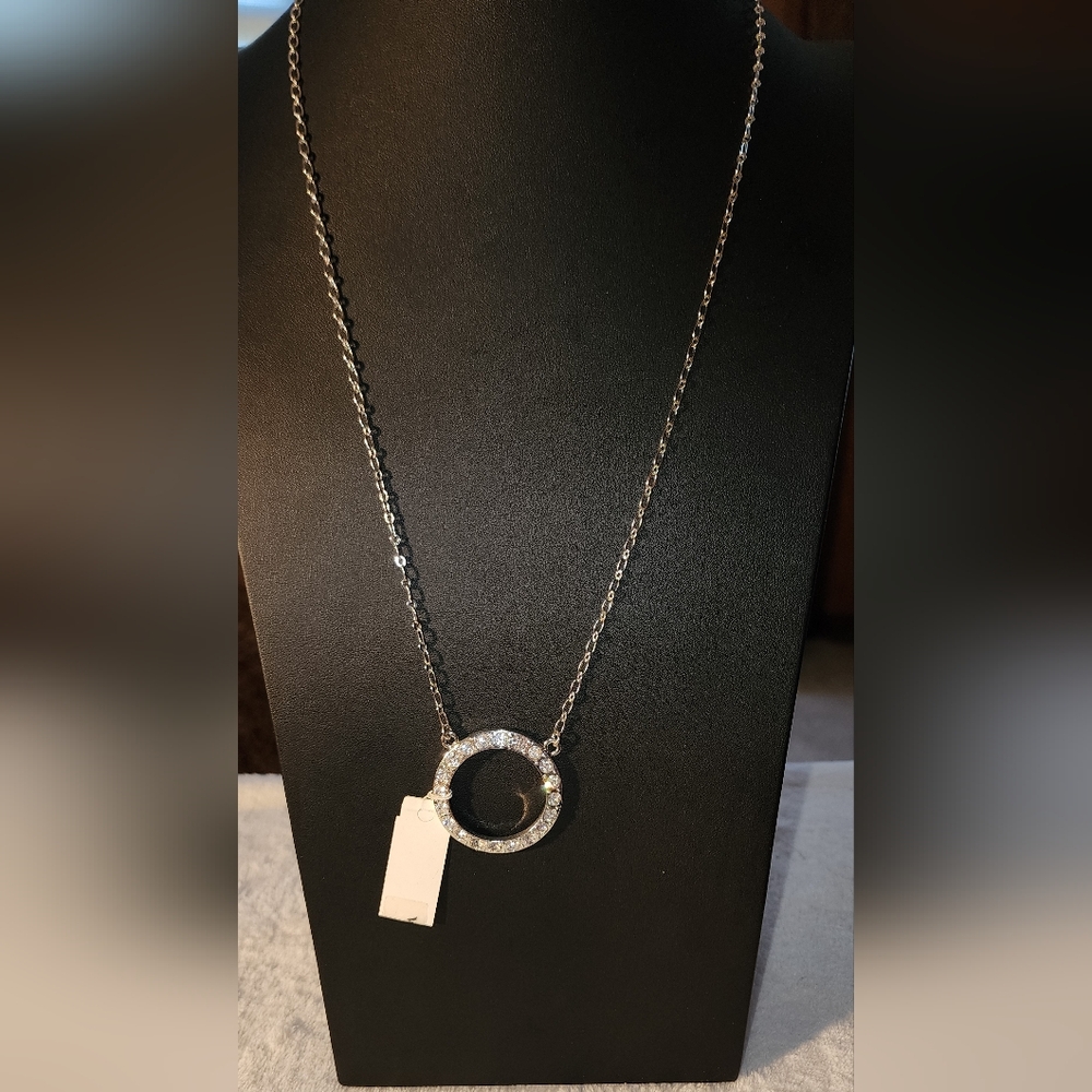 Spring Street Silver Tone Scalloped Circle Pendant Necklace NWT